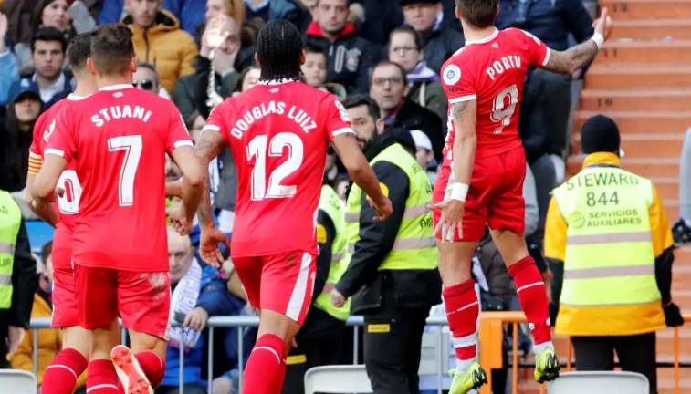 客场崩盘！赫罗纳0-3完败埃尔切，防线失守+进攻哑火错失三分