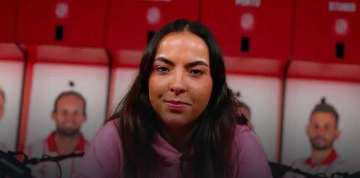 赫罗纳骄傲！花样轮滑世界冠军做客球队更衣室，畅谈生涯与加泰球队羁绊